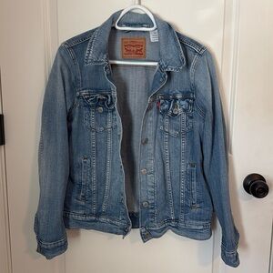 LEVI’S MEDIUM WASH DENIM JACKET